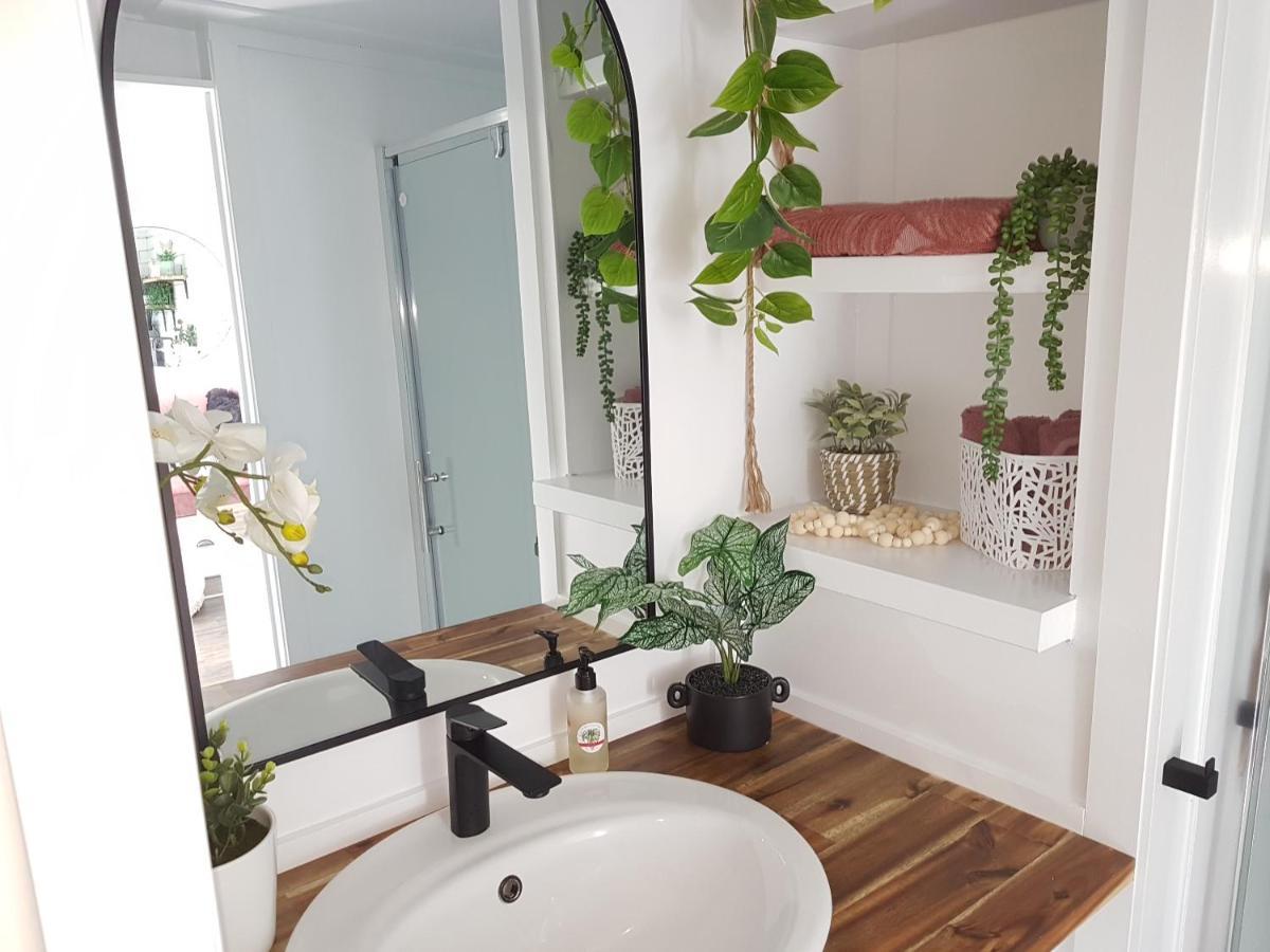 Вилла Rustling Oaks Nz Tropical Tiny House Tamahere Экстерьер фото