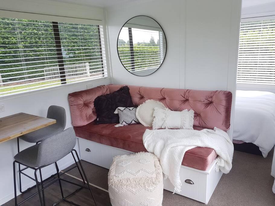Вилла Rustling Oaks Nz Tropical Tiny House Tamahere Экстерьер фото