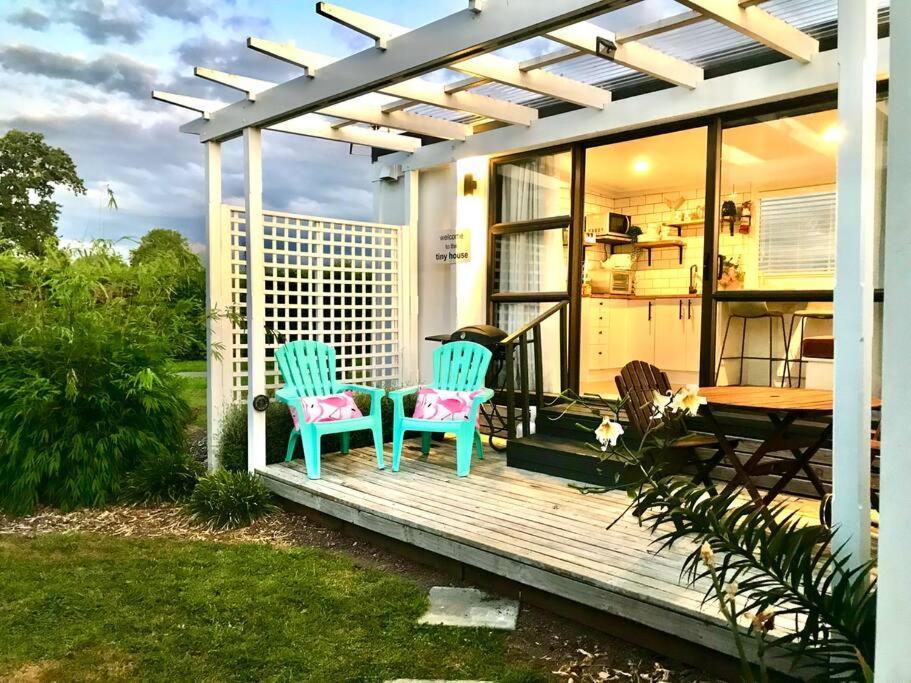 Вилла Rustling Oaks Nz Tropical Tiny House Tamahere Экстерьер фото